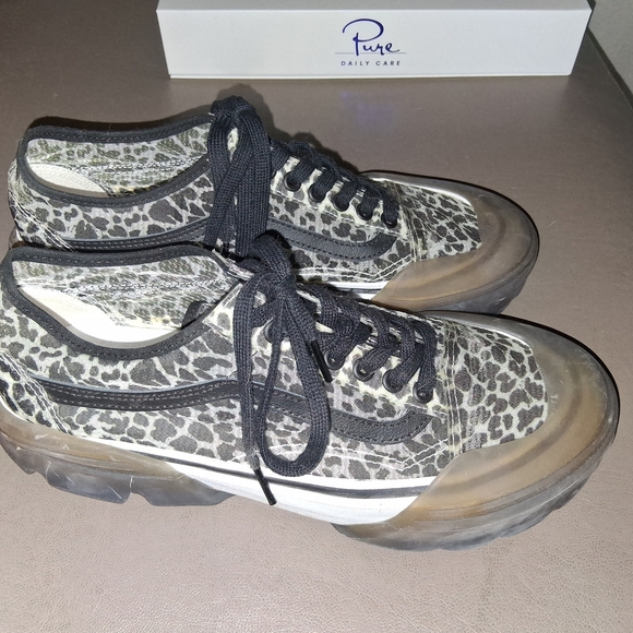 Vans Wild Pattern Sneakers with Black and White Accents - Picture 8 of 8